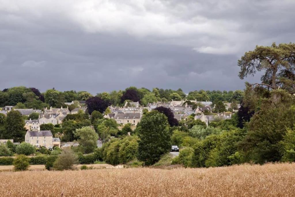 Amarelo Apartment, Central Charlbury, 1 Super King Bed Exterior photo