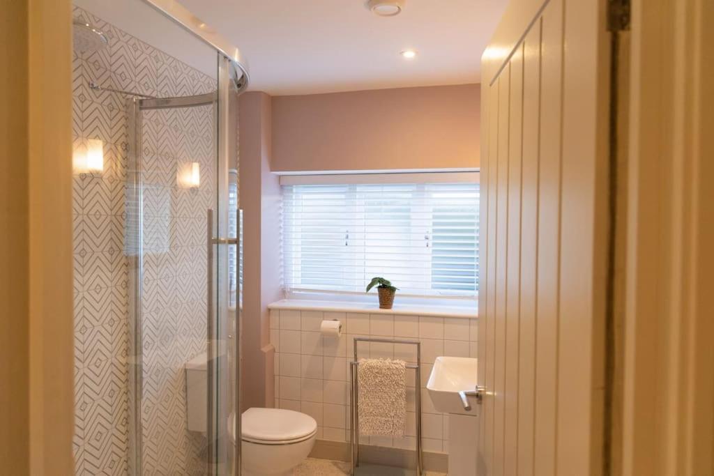 Amarelo Apartment, Central Charlbury, 1 Super King Bed Exterior photo