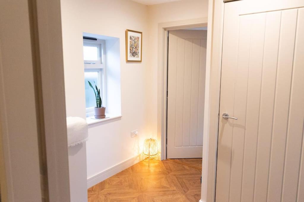 Amarelo Apartment, Central Charlbury, 1 Super King Bed Exterior photo